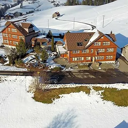 فندق Und Restaurant Chaeseren *